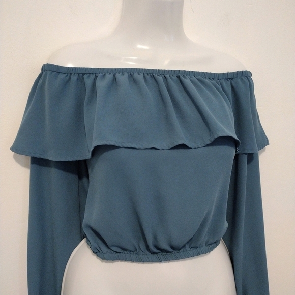 G by Guess - Ruffle Off Shoulder Blouse - Picture 3 of 12